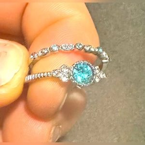 Beautiful 2 piece sets size 9